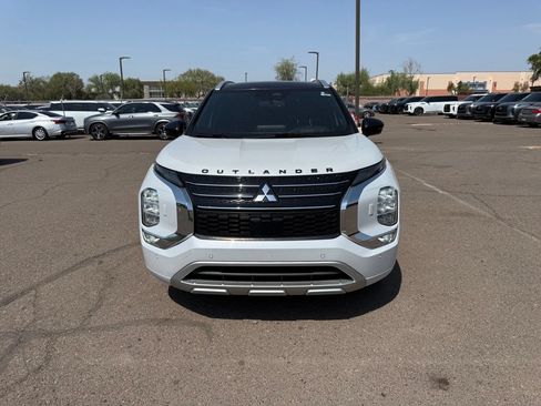 Used 2023 Mitsubishi Outlander 4WD Plug-In Hybrid image 2