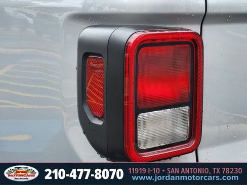 Used 2022 Jeep Gladiator Mojave w/ Cold Weather Group AWD/4WD image 9