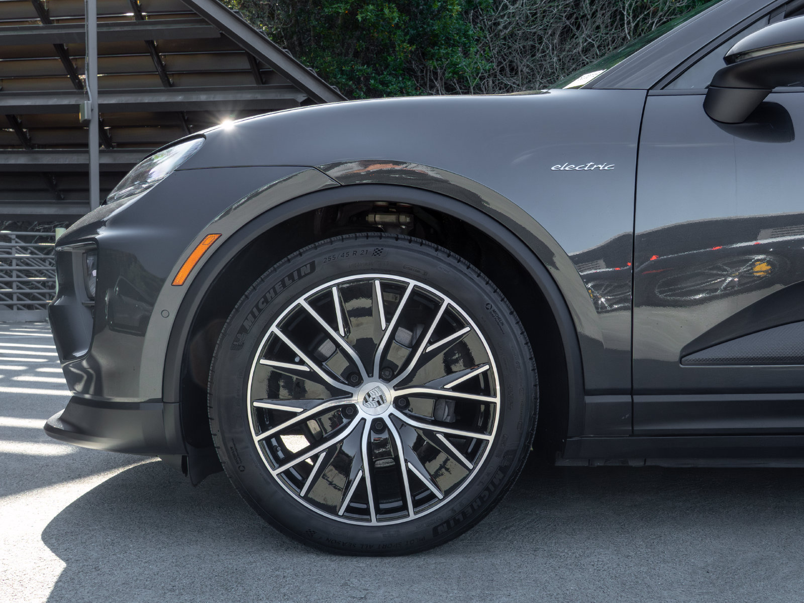 Certified 2025 Porsche Macan 4 Electric AWD/4WD image 13