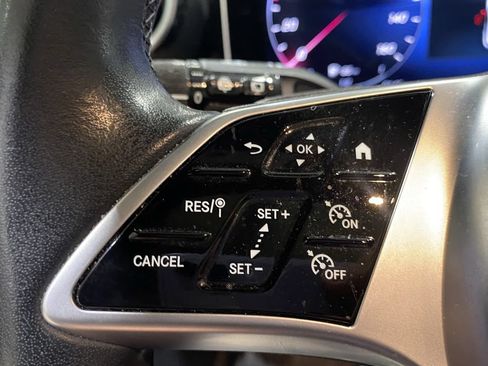 Used 2024 Mercedes-Benz GLC 300 4MATIC image 11