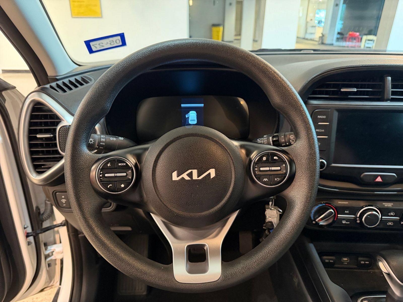 Used 2025 Kia Soul LX w/ LX Technology Package FWD image 26