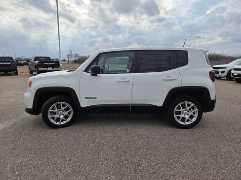 Used 2023 Jeep Renegade Latitude image 4