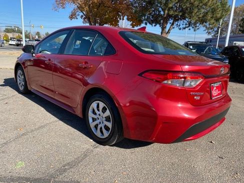 Used 2020 Toyota Corolla LE image 3