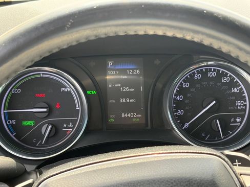 Used 2020 Toyota Camry SE w/ Sunroof Package FWD image 12