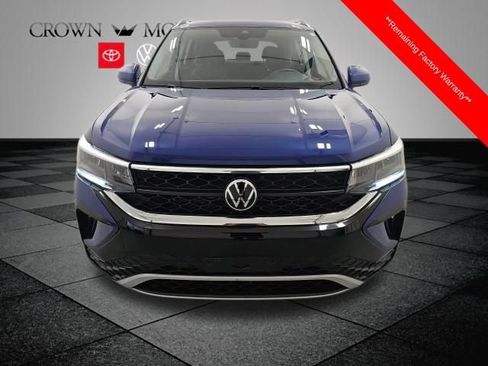 Used 2024 Volkswagen Taos SE AWD/4WD image 2