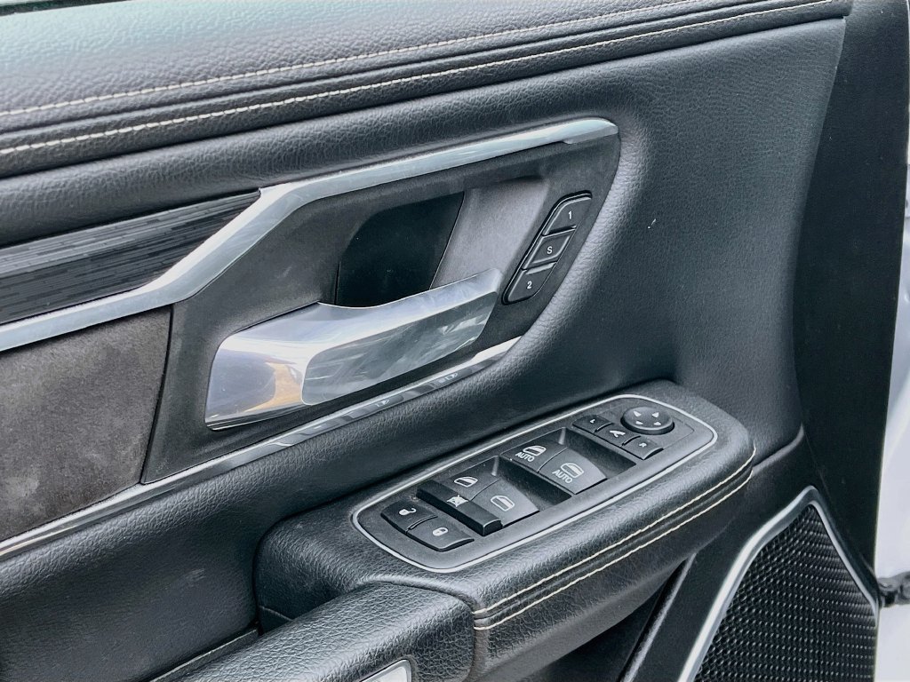 Used 2023 RAM 1500 Laramie AWD/4WD image 18