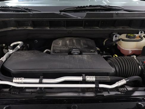 Used 2023 Chevrolet Silverado 1500 LT AWD/4WD image 17