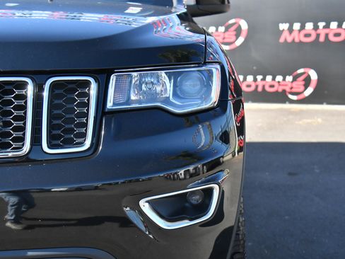 Used 2021 Jeep Grand Cherokee Laredo image 11