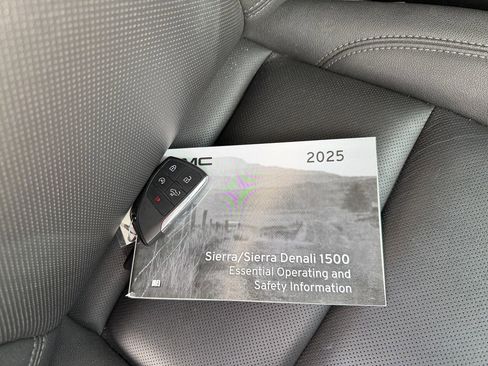 Used 2025 GMC Sierra 1500 SLT image 30