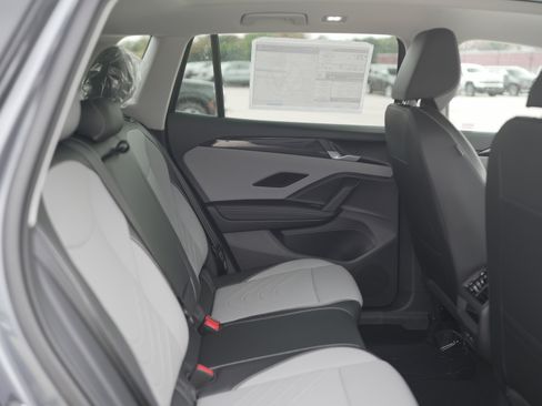 New 2025 Volkswagen Tiguan SE image 23