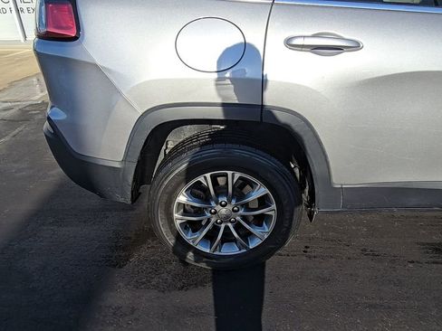 Certified 2019 Jeep Cherokee Latitude Plus w/ Cold Weather Group image 11