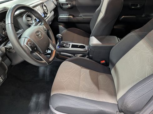 Used 2023 Toyota Tacoma TRD Off-Road AWD/4WD image 9