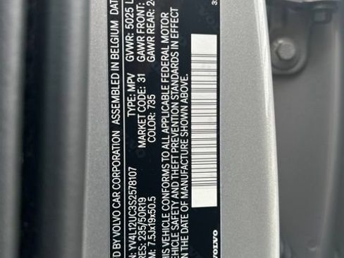 Certified 2025 Volvo XC40 B5 Plus AWD/4WD image 29