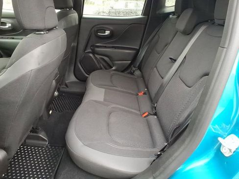 Used 2022 Jeep Renegade Altitude w/ Convenience Group AWD/4WD image 18