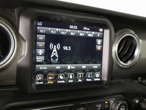 Used 2020 Jeep Gladiator Overland image 8