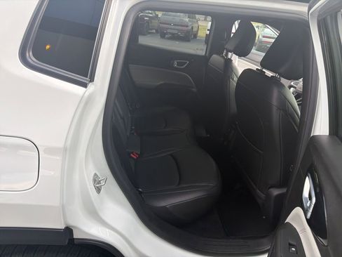 Used 2025 Jeep Compass Limited AWD/4WD image 18