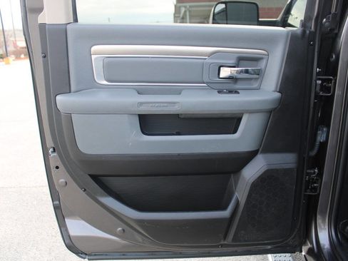 Used 2017 RAM 3500 SLT w/ Luxury Group image 32