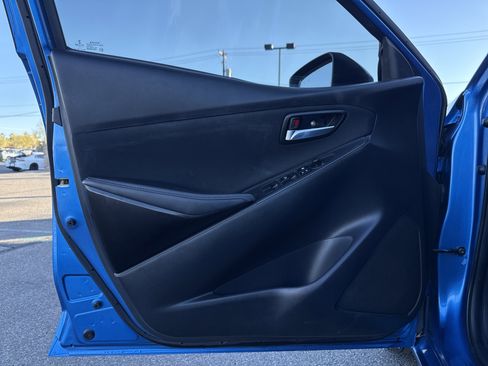 Used 2017 Toyota Yaris iA image 11