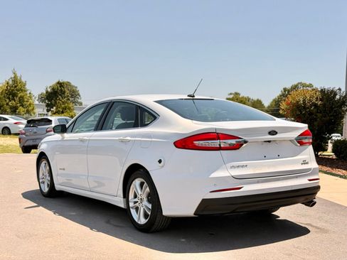 Used 2018 Ford Fusion SE w/ Equipment Group 602A FWD image 7