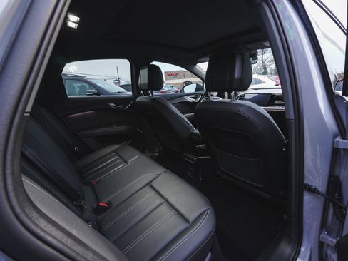 Used 2024 Audi Q4 e-tron Premium Plus image 33