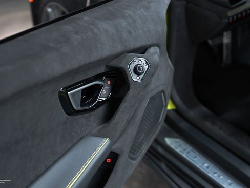 Used 2024 Lamborghini Huracan Sterrato image 23