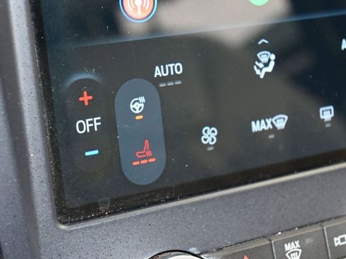 Used 2022 Ford Edge Titanium image 25