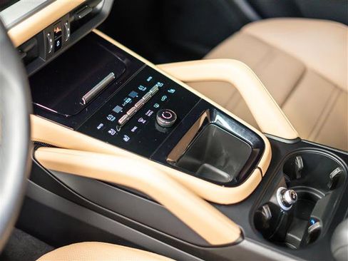 Certified 2025 Porsche Cayenne Coupe AWD/4WD image 23