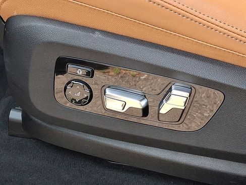 Used 2024 BMW X5 xDrive40i w/ Premium Package AWD/4WD image 11