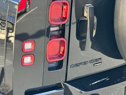 Used 2023 Land Rover Defender 130 X-Dynamic SE image 35