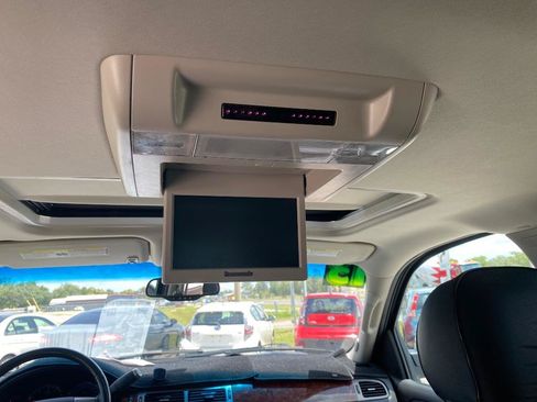 Used 2013 Chevrolet Suburban LTZ RWD image 40