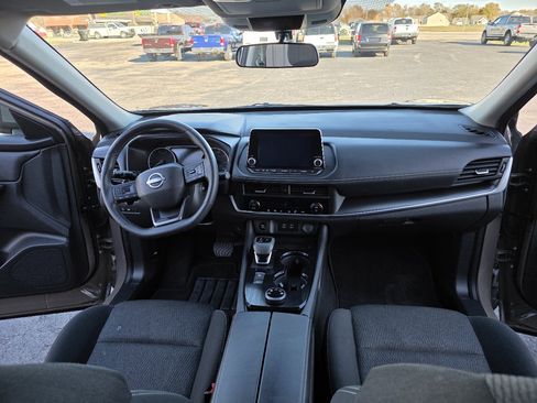 Used 2025 Nissan Rogue SV image 19