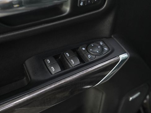 Used 2019 Chevrolet Silverado 1500 LTZ w/ LTZ Premium Package AWD/4WD image 18