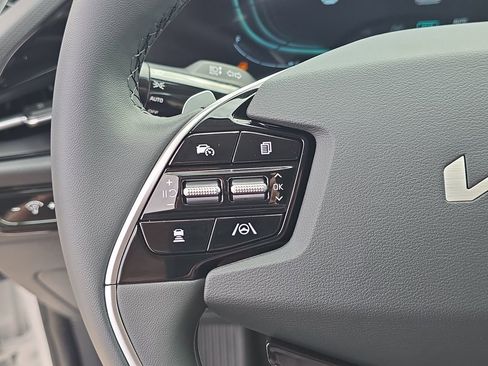 New 2026 Kia Niro EX FWD image 29