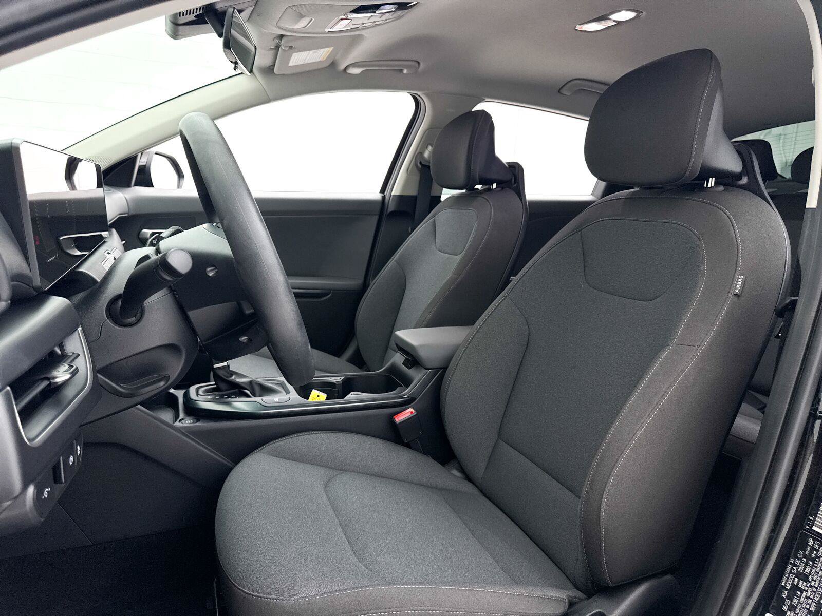 Used 2025 Kia K4 FWD image 19