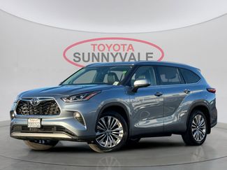 Used 2022 Toyota Highlander Platinum video 2
