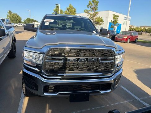 Used 2022 RAM 2500 Tradesman w/ Chrome Appearance Group AWD/4WD image 2