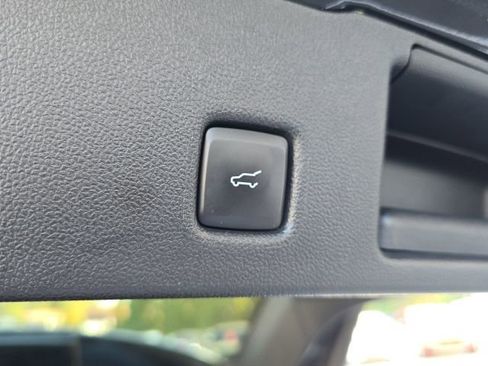 Used 2020 Ford Escape Titanium image 13