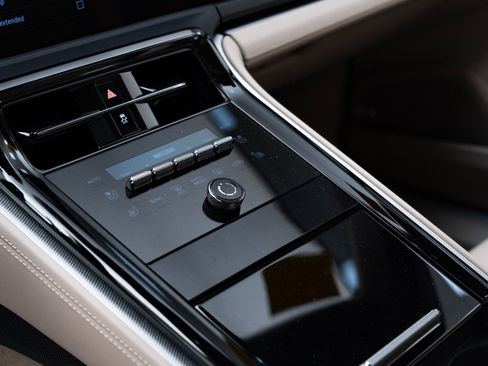 Certified 2025 Porsche Panamera 4 image 28