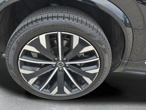 Used 2025 Volvo XC90 B6 Plus AWD/4WD image 23