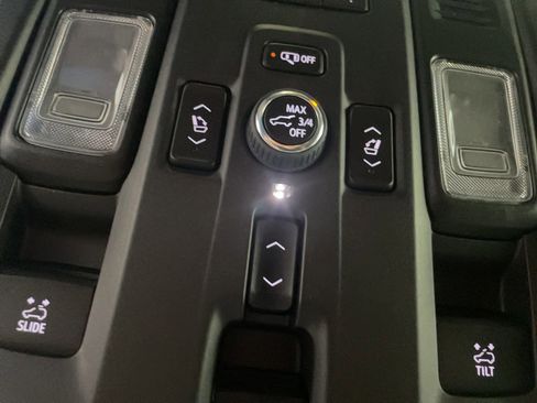 Used 2023 GMC Yukon XL SLT w/ SLT Premium Package AWD/4WD image 19