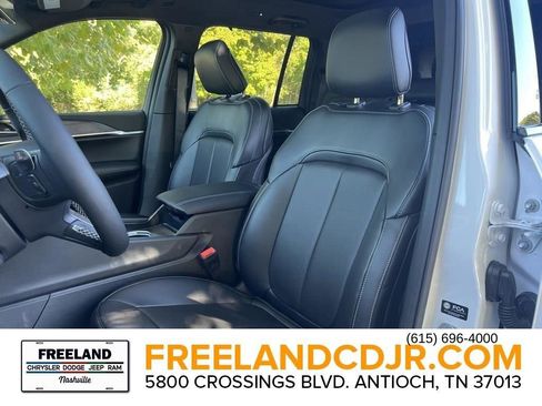 New 2025 Jeep Grand Cherokee Limited w/ Luxury Tech Group II image 18