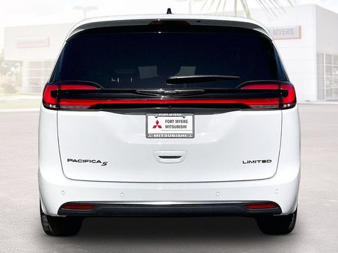 Used 2025 Chrysler Pacifica Limited FWD image 18