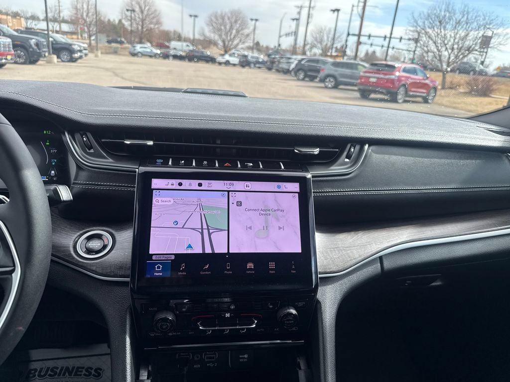 Used 2025 Jeep Grand Cherokee Limited 4xe w/ Trailer Tow Package AWD/4WD image 19