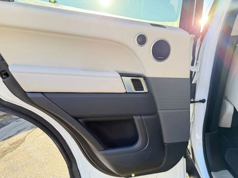 Used 2017 Land Rover Range Rover Sport HSE image 14