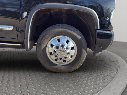 Used 2024 Chevrolet Silverado 3500 High Country w/ High Country Premium Package AWD/4WD image 14