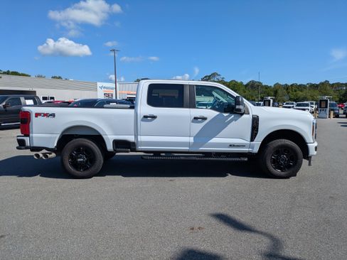 Used 2024 Ford F250 XL w/ STX Appearance Package AWD/4WD image 3