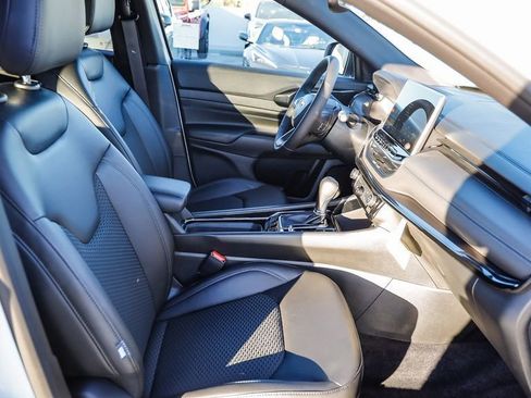 New 2026 Jeep Compass Latitude image 17