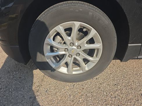 Used 2020 Chevrolet Equinox LS FWD image 2