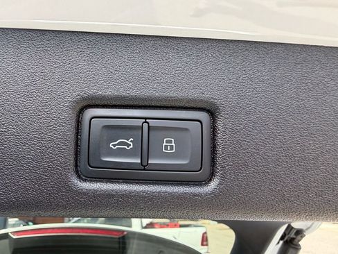 Used 2025 Audi Q5 Premium w/ Convenience Package AWD/4WD image 9