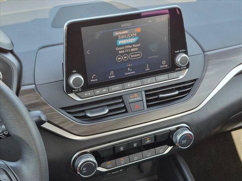 Used 2025 Nissan Altima 2.5 SV FWD image 14